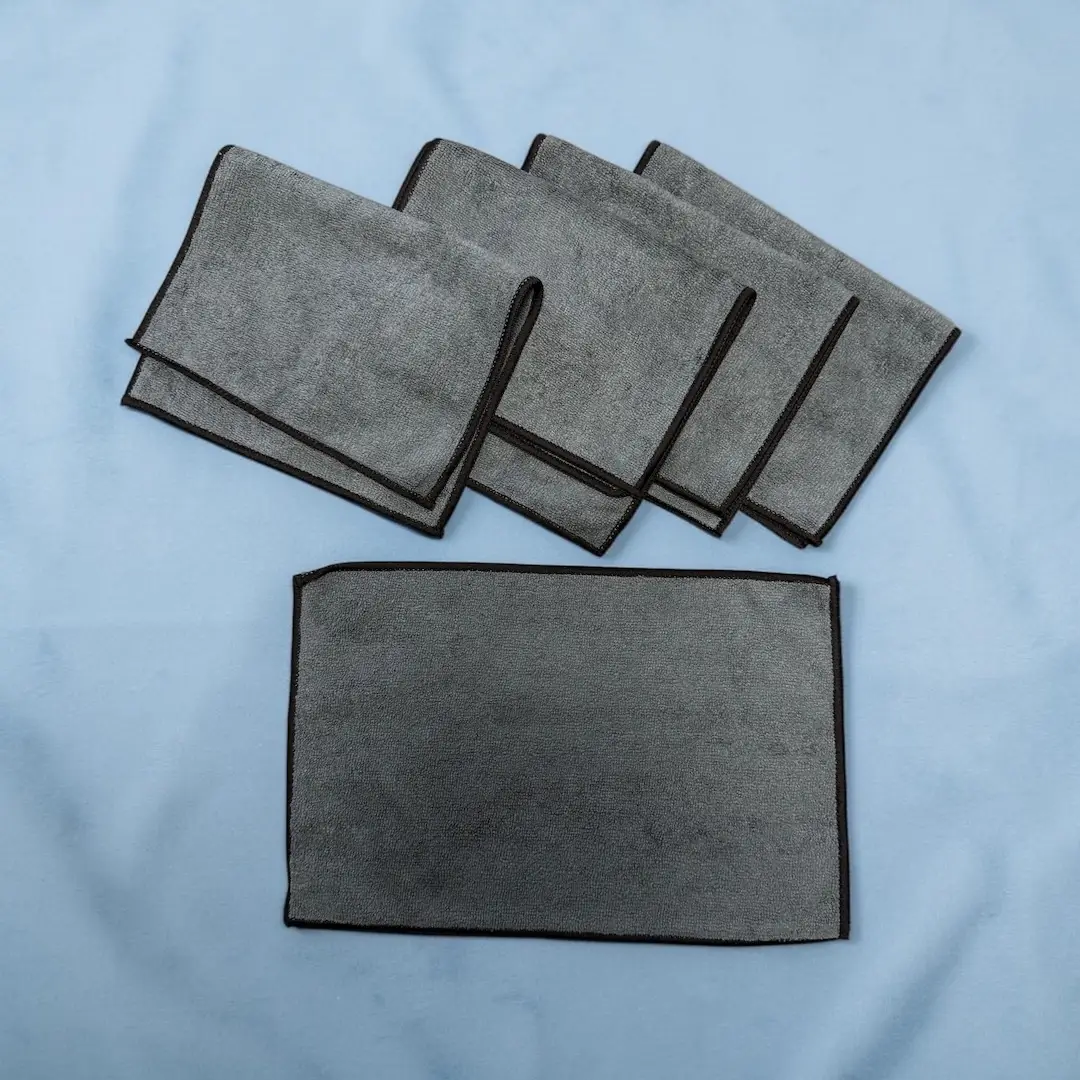 microfasertuecher 5 pack vor blauem hintergrund